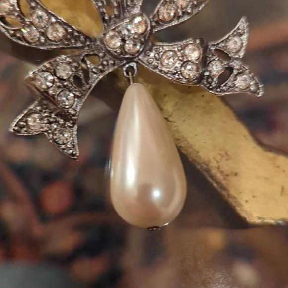 Metal Bow brooch - Picture 2 of 4